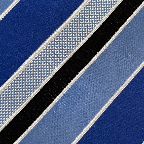 Countess Mara Repp tie blue colors 58 long 3 inches wide 100% silk - Picture 6 of 6